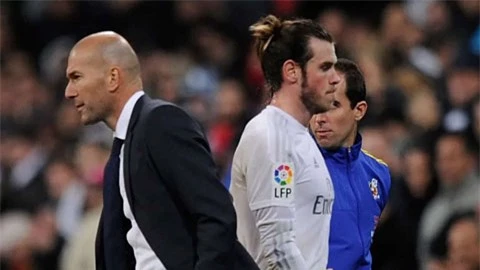 Bale (phải) và Zidane không thể cùng chung một hướng