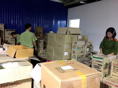 Phát hiện lượng lớn thuốc chống say tàu xe, sữa hộp in chữ Hàn Quốc không rõ nguồn gốc