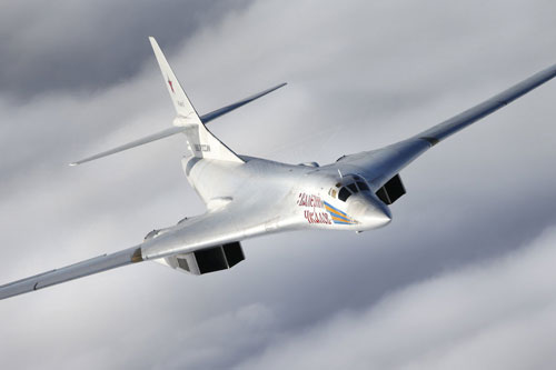 F-35 bị “ông lão” Tu-160 cho “hít khói“: Oan cho chiếc tiêm kích?