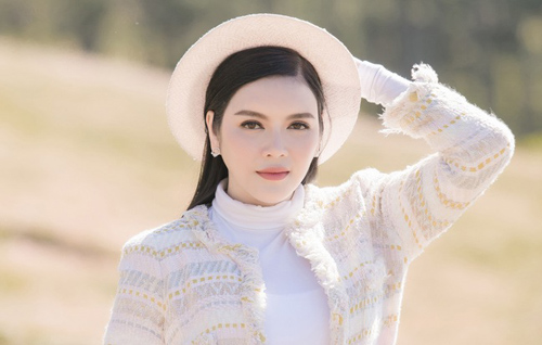 Lý Nhã Kỳ lên đồ sang trọng, gây bất ngờ bởi nhan sắc tuổi 37 khi tham gia hoạt động xã hội