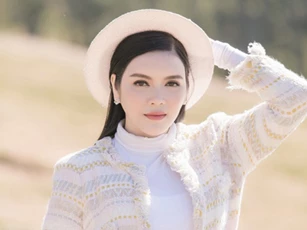 Lý Nhã Kỳ lên đồ sang trọng, gây bất ngờ bởi nhan sắc tuổi 37 khi tham gia hoạt động xã hội