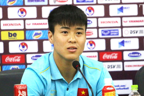 Trung vệ Duy Mạnh tự tin ngăn chặn Teerasil Dangda