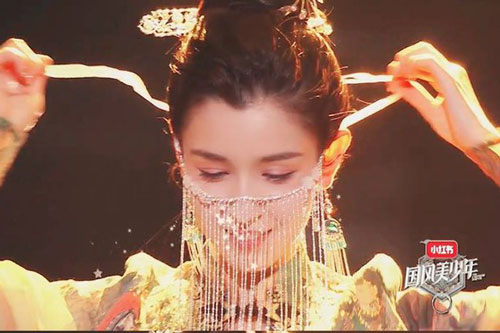 Mỹ nhân Tân Cương nổi tiếng sau một đêm giờ ra sao?