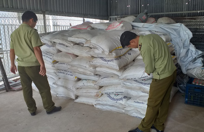 Tây Ninh tạm giữ gần 13 tấn đường cát nghi nhập lậu