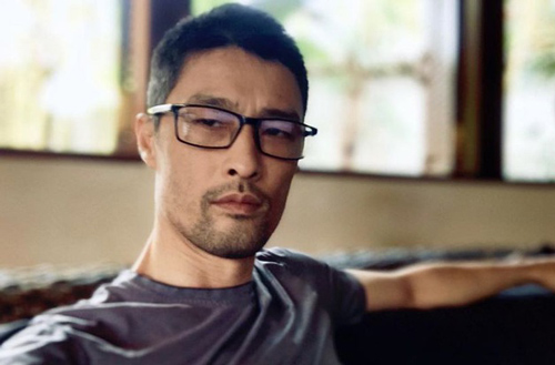 Johnny Trí Nguyễn bất ngờ trở lại với nhan sắc “đỉnh” sau loạt ảnh gây thất vọng