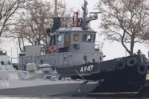 Tàu Ukraine bị Nga bắt giữ. (Ảnh: Reuters)