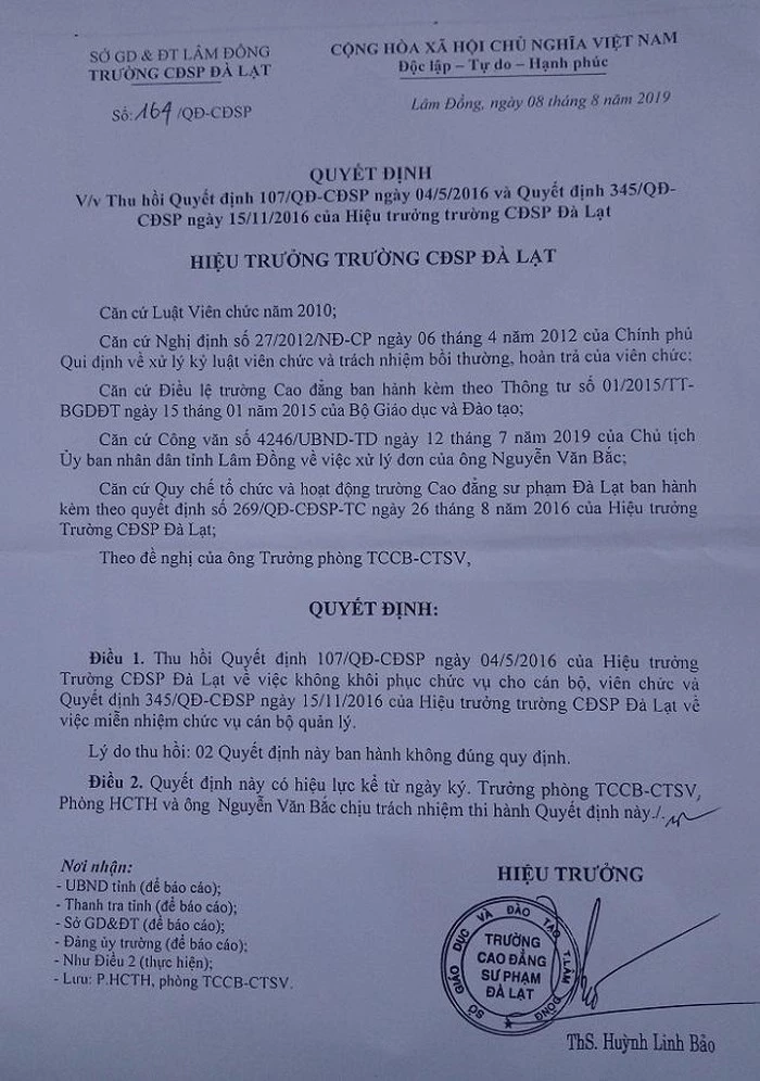 Hiệu trưởng Trường CĐSP Đà Lạt vừa phải ra quyết định thu hồi quyết định ban hành không đúng quy định của người tiền nhiệm (Ảnh: VH)