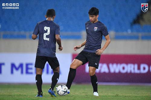 Sao Thái Lan: 'Chúng tôi sẽ cầu nguyện trước khi ra sân'