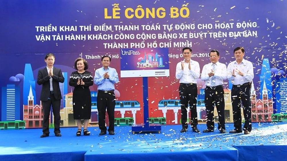 Từ 8/3/2019, có 16 tuyến xe buýt trên địa bàn TPHCM sẽ thanh toán tự động