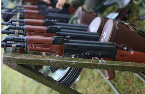 Tự hào súng AK báng nhựa Việt Nam được Nga khen ngợi hết lời