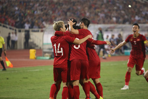 Thưởng lớn cho cầu thủ Việt Nam đầu tiên chọc thủng lưới Thái Lan