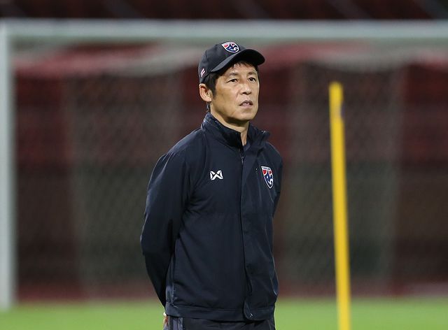 HLV ĐT Thái Lan có hành động 'sốc' khi bị hỏi về HLV Park Hang Seo