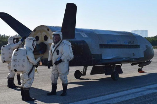 Không quân Mỹ muốn F-35 và F-22 bay được vào… vũ trụ?