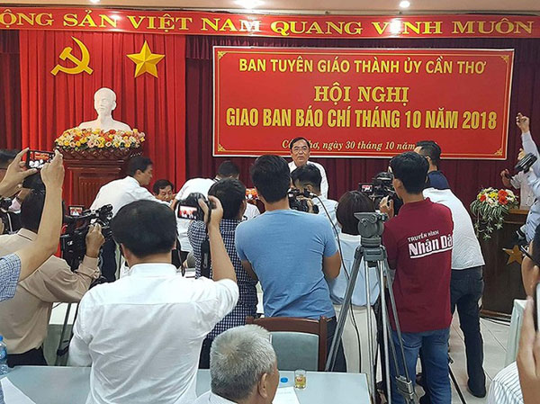 Vụ mua bán 100 USD ở Cần Thơ: Thêm dầu vào lửa