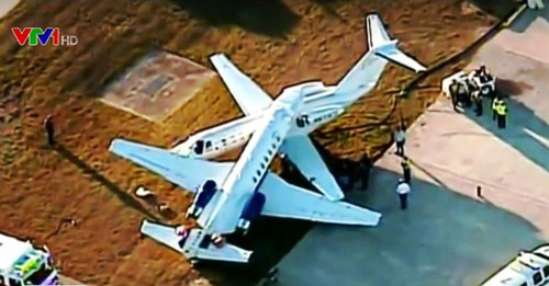 2 máy bay cá nhân đâm vào nhau trên đường băng