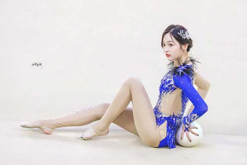 3 "thiên nga" xinh đẹp trên sàn thể dục