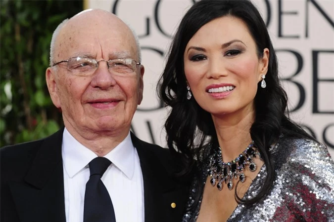 Tỷ phú Murdoch bên người vợ thứ 3, Đặng Văn Địch. Ảnh: US today. 