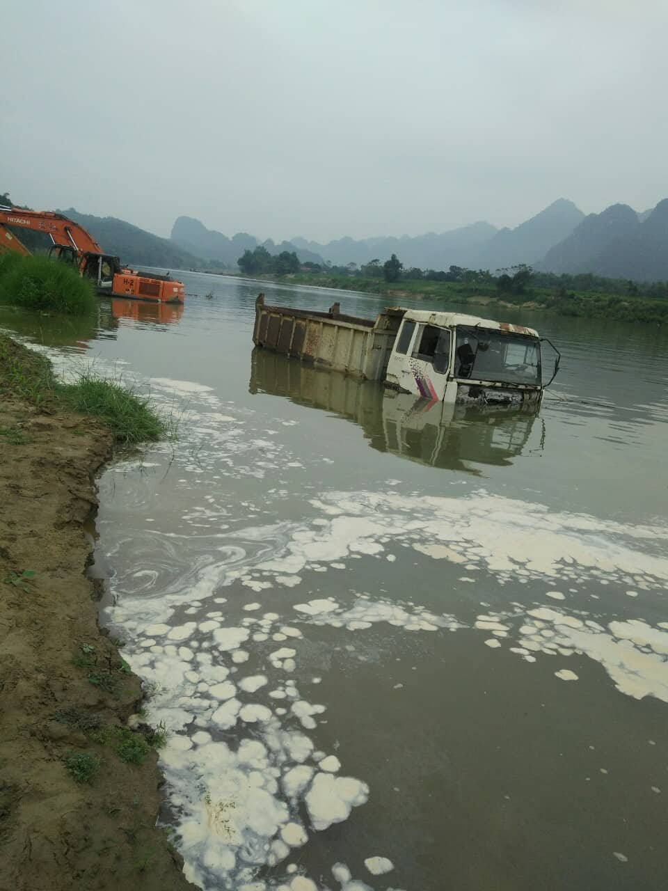 Thanh Hóa: Thủy điện Cẩm Thủy 1 tích nước, nhấn chìm tài sản doanh nghiệp khác