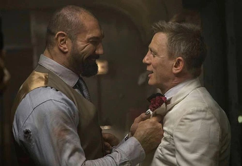 Daniel Craig và Dave Bautista đã có nhiều pha ăn miếng trả miếng khi quay Spectre.