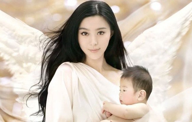 Rộ hình ảnh Phạm Băng Băng ôm con mừng ngày đầy tháng và sự thực phũ phàng đằng sau