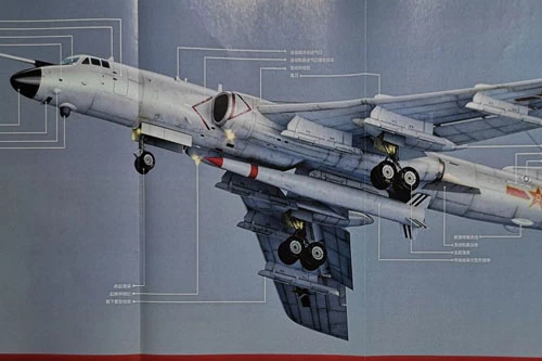 Máy bay ném bom chiến lược của Trung Quốc chiếc H-6 vừa được cải biên lên phiên bản H-6N. Theo quảng cáo của Không quân Trung Quốc, phiên bản H-6N sẽ giúp máy bay ném bom chiến lược của nước này có tầm bay xa nhất so với các phiên bản trước đó. Nguồn ảnh: Pinterest.