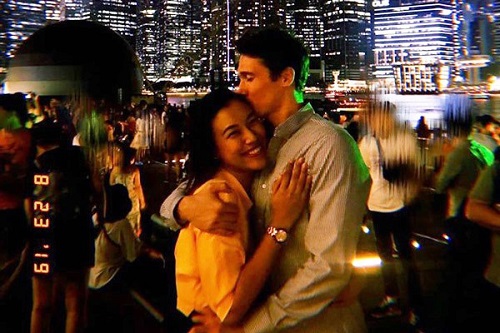 Cận cảnh chồng tây điển trai của MC Hoàng Oanh