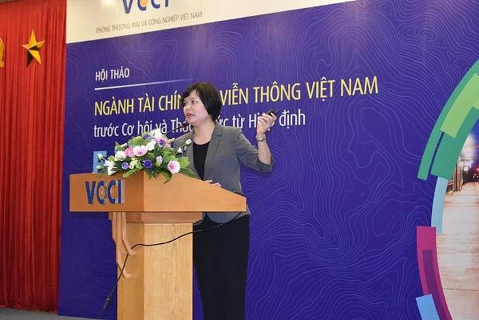 Bà Nguyễn Thị Thu Trang - Giám đốc Trung tâm WTO và hội nhập - VCCI nêu những cam kết mở cửa thị trường tài chính của Việt Nam trong EVFTA.