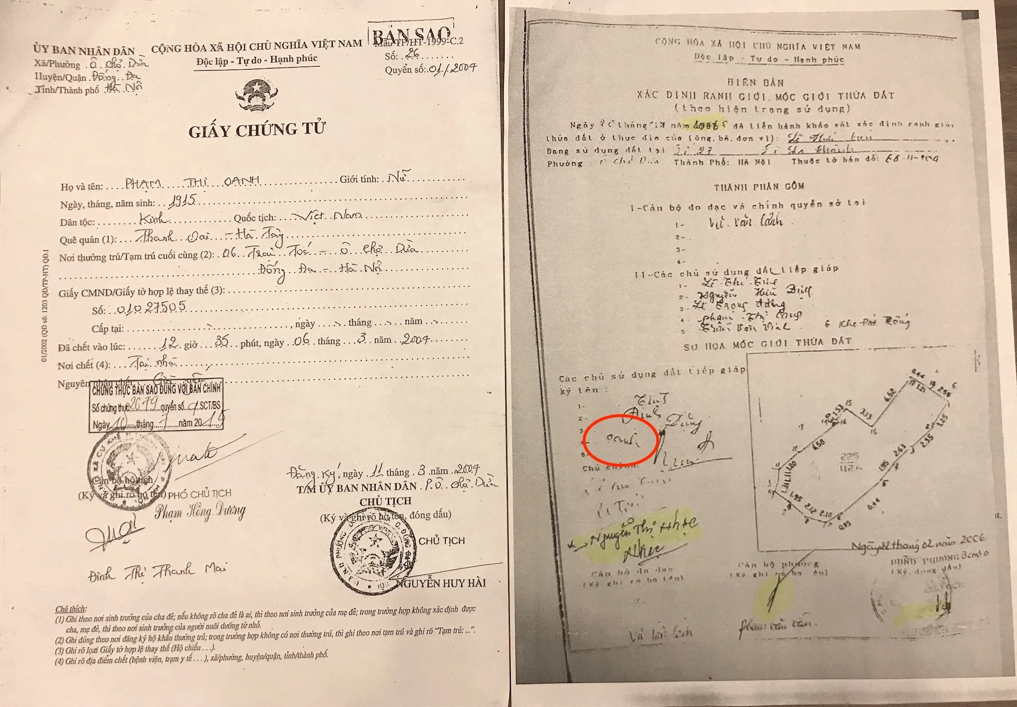 Bà Phạm Thị Oanh đã mất từ năm 2004 vẫn có chữ ký trong Biên bản xác định ranh giới, mốc giới thửa đất lập năm 2006 để làm cơ sở cho UBND quận Đống Đa cấp sổ đỏ tại số 27A Đê La Thành (Phần chữ ký bà Oanh được khoanh tròn màu đỏ ).