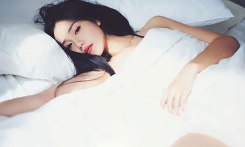 Đêm tân hôn chồng ngồi ôm máy tính tới sáng, tôi đau đớn khi biết lý do thực sự