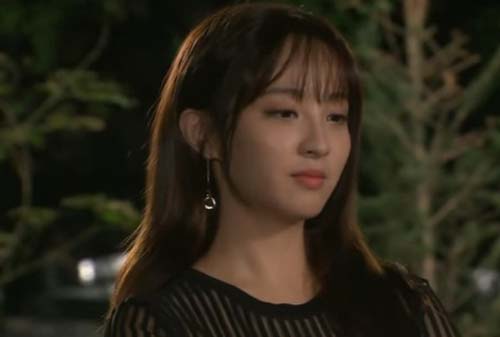 Thịt lợn tăng giá nên tôi làm mâm cơm đạm bạc, chồng chẳng nói chẳng rằng hất văng xuống đất và lời đáp trả khiến anh rụng rời