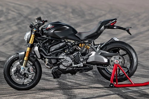 5. Ducati Monster 1200 và 1200 S 2020.