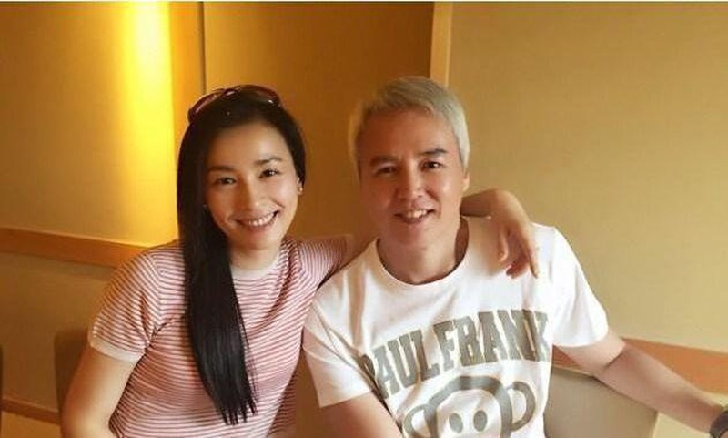 Chỉ vì câu nói này của chồng, vợ phi ngay cả mâm cơm vào thùng rác