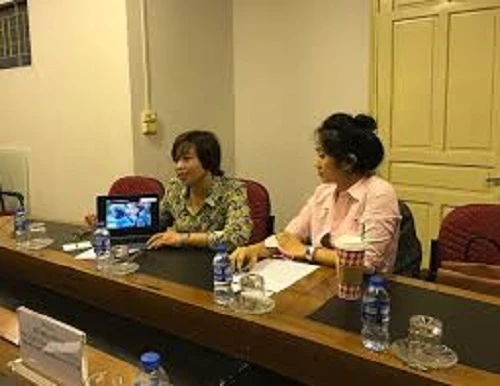 Mrs. Hana Tran (left) - Business Director of RSVP Company, Director of Vietnam Digital 4.0 project.