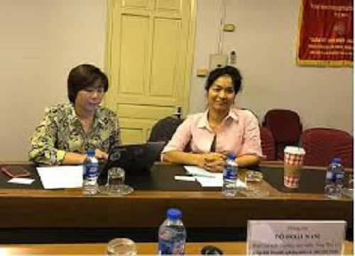 Mrs. Do My Ninh (right), Vietnam National Marketing Director of Google.