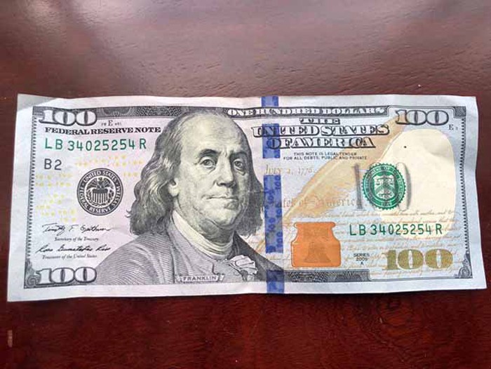 Vụ đổi 100 USD ở Cần Thơ: Không thể “nhất bên trọng, nhất bên khinh”