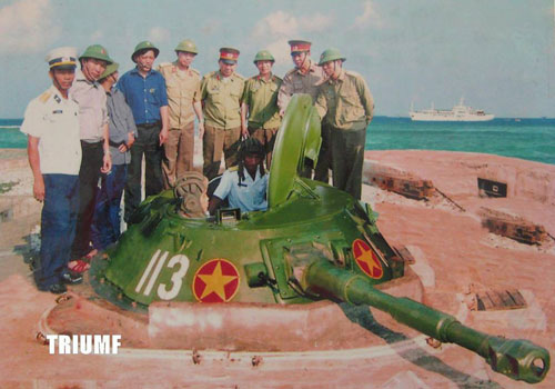 Xe tăng lội nước PT-76 Việt Nam hóa "lô cốt" bảo vệ biển đảo thiêng liêng