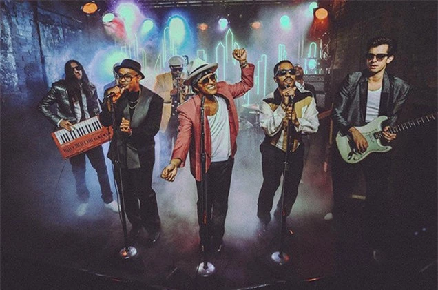 Bruno Mars trở thành nghệ sĩ sở hữu ca khúc hay nhất thập kỷ - Ảnh 1.