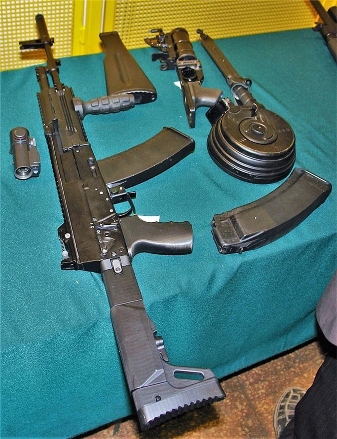 Đặc công Nga nhận 700 khẩu súng trường tấn công AK-12 - ảnh 1