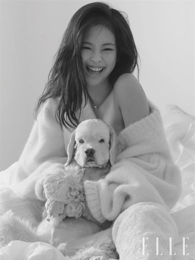 Nửa kín nửa hở, Jennie (BLACKPINK) càng khiến dân tình bấn loạn vì hờ hững bờ vai sexy cùng đôi chân dài trứ danh - Ảnh 3.