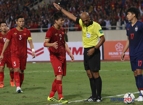 Duy Mạnh tiết lộ cuộc hội thoại bí ẩn với trọng tài Oman