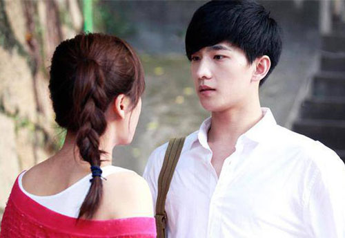 Con khóc thất thanh bên phòng chị chồng, tím người khi nhìn cảnh tượng lạ