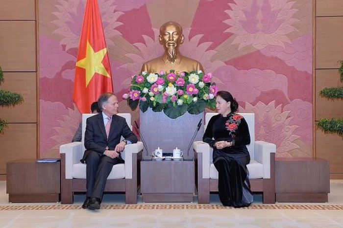 National Assembly Chairwoman Nguyen Thi Kim Ngan and Minister Enzo Moavero Milanesi at the meeting.