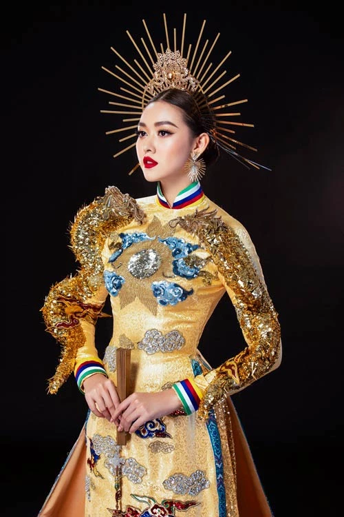 Á hậu Tường San thắng giải trang phục dân tộc đẹp nhất tại Hoa hậu Quốc tế 2019.
