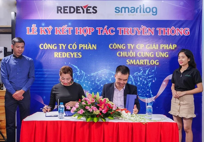 Redeyes sẽ "chắp cánh" cho các hoạt động của Smartlog về phương diện truyền thông, marketing (Ảnh: TL)