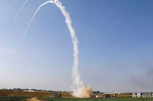 Trong suốt những ngày vừa qua, tổ hợp phòng thủ Iron Dome hay còn gọi là Vòm Sắt do Israel tự nghiên cứu và phát triển đã phải căng mình ra bảo vệ quốc gia này khi hứng chịu nhiều đợt pháo phản lực do lực lượng Hồi giáo Palestine tung ra. Nguồn ảnh: Sina.