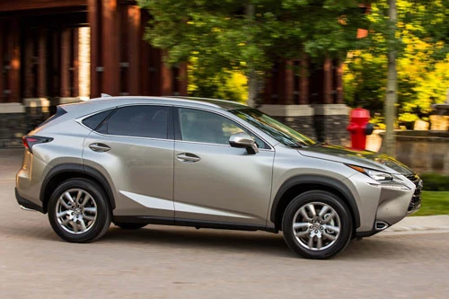 3. Lexus NX200T (giá: 23.578-34.278 USD).