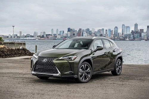 4. Lexus UX 200 (giá khởi điểm: 33.325 USD).