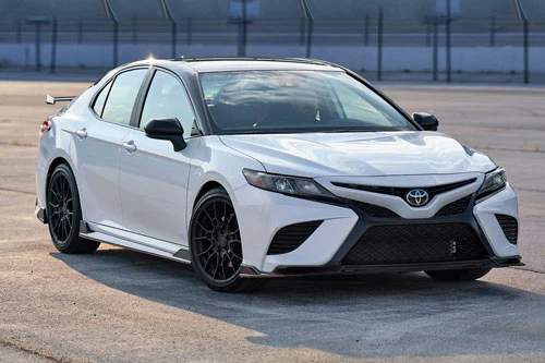 6. Toyota Camry TRD 2020.