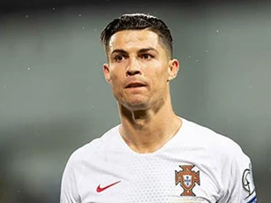 Ronaldo luôn bị đồng đội tại M.U chê kém tài Messi