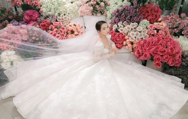 Bật cười trước món quà Trường Giang tặng Nhã Phương nhân 1 năm ngày cưới, tưởng hàng hiệu ai ngờ lại là món đồ này